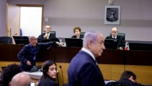 তেল আবিবে নেতানিয়াহুর দুর্নীতি মামলার ঐতিহাসিক বিচার শুরু