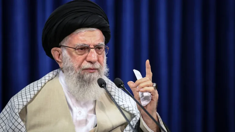 বাশার আল আসাদের পতনে প্রতিবেশি দেশের হাত রয়েছে : খামেনি