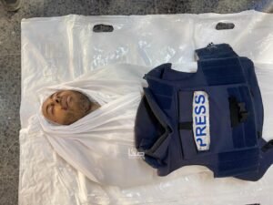 ইসরায়েলি বিমান হামলায় গাজার সাংবাদিক মুহাম্মদ আল তালমাশ শহিদ