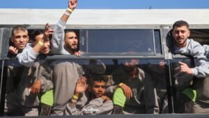 বন্দিবিনিময় চুক্তিতে শনিবার মুক্তি পাচ্ছেন ৬২৮ ফিলিস্তিনি বন্দি