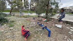 যুদ্ধের ক্ষত পেরিয়ে হাসি-আনন্দে শৈশব খুঁজছে গাজার শিশুরা