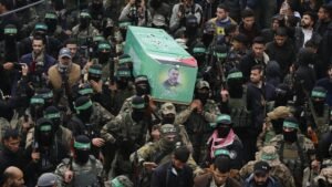 হামাসের সামরিক উপপ্রধান মারওয়ান ঈসাকে শেষ বিদায় জানালেন হাজারো ফিলিস্তিনি