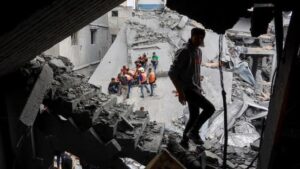 ইসরায়েলি বিমান হামলায় ধ্বংসস্তূপে পরিনত গাজার মামদানি হাসপাতাল