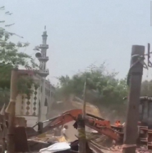 ভারতের ফরিদাবাদে ৫০ বছরের পুরনো আকসা মসজিদ গুঁড়িয়ে দিল হিন্দুত্ববাদী প্রশাসন