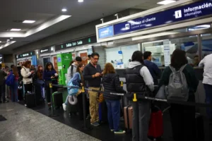 ফিলিস্তিনি পরিবারকে ২৪ ঘণ্টা আটক রেখে ফেরত পাঠাল আর্জেন্টিনা