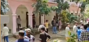 স্কুলের টয়লেটে মুসলিম শিক্ষার্থীকে পুড়িয়ে হত্যা