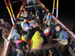 কক্সবাজার থেকে নারী ও শিশুসহ ২৯ রোহিঙ্গা উদ্ধার, আটক ৩ পাচারকারী